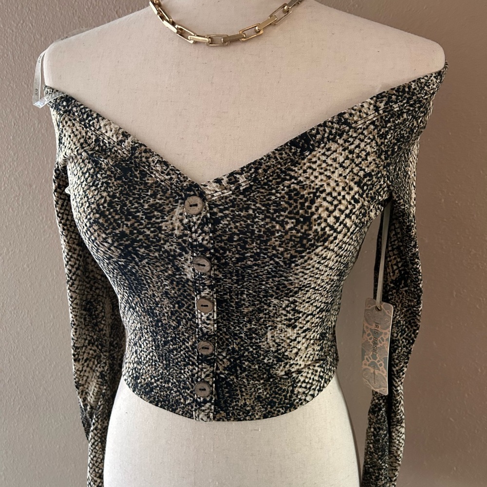 Off the shoulder snake print top - Picture 4 of 8